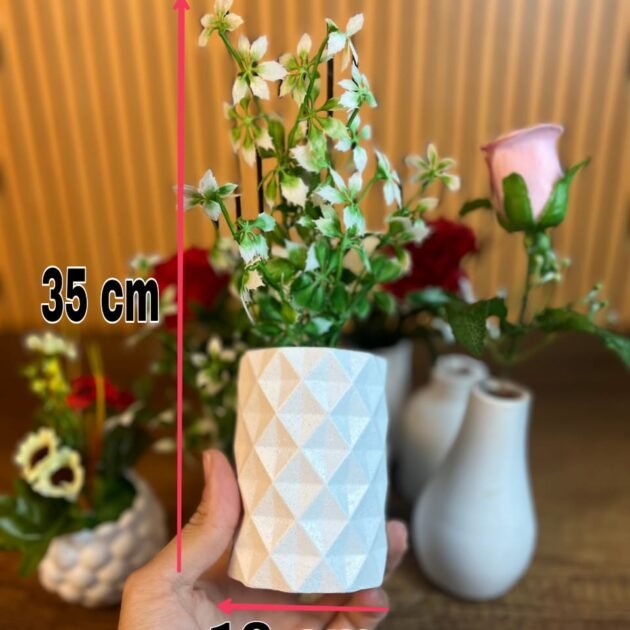 باك 7 مزهريات بالورد الاصطناعي ( قياسات متوسطة 35cm et 30cm et 20cm )